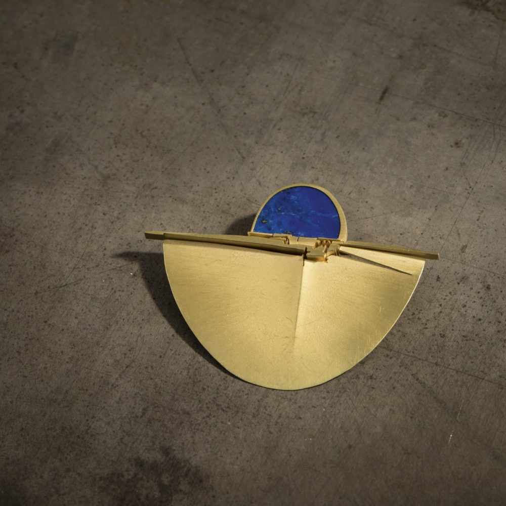 Othmar Zschaler, Pendant, c. 1970Pendant, c. 197018ct yellow gold, lapis lazuli. 23 grams. 4.6 x 6.4 - Image 4 of 4