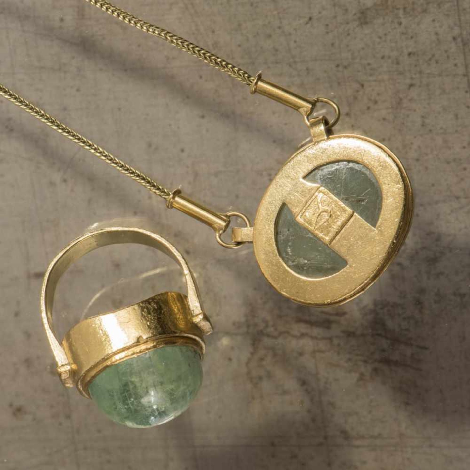 Hermann Jünger, Ring and necklace, 1970sRing and necklace, 1970sYellow gold, chrysoprase, - Bild 4 aus 4