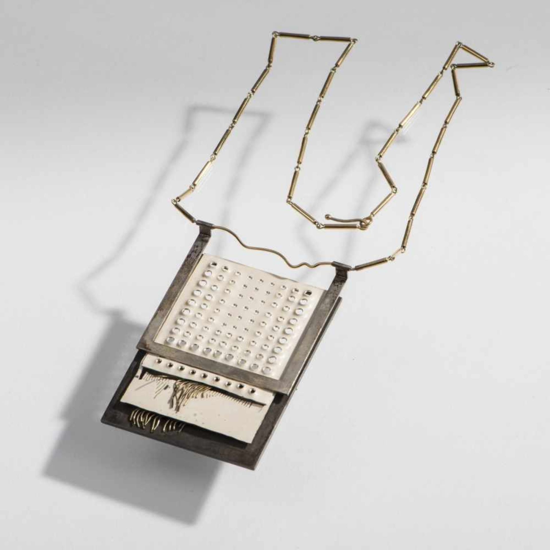 Jens-Rüdiger Lorenzen, Necklace, c. 1974Necklace, c. 1974Silver, painted white, gold, steel. 55 - Bild 2 aus 3