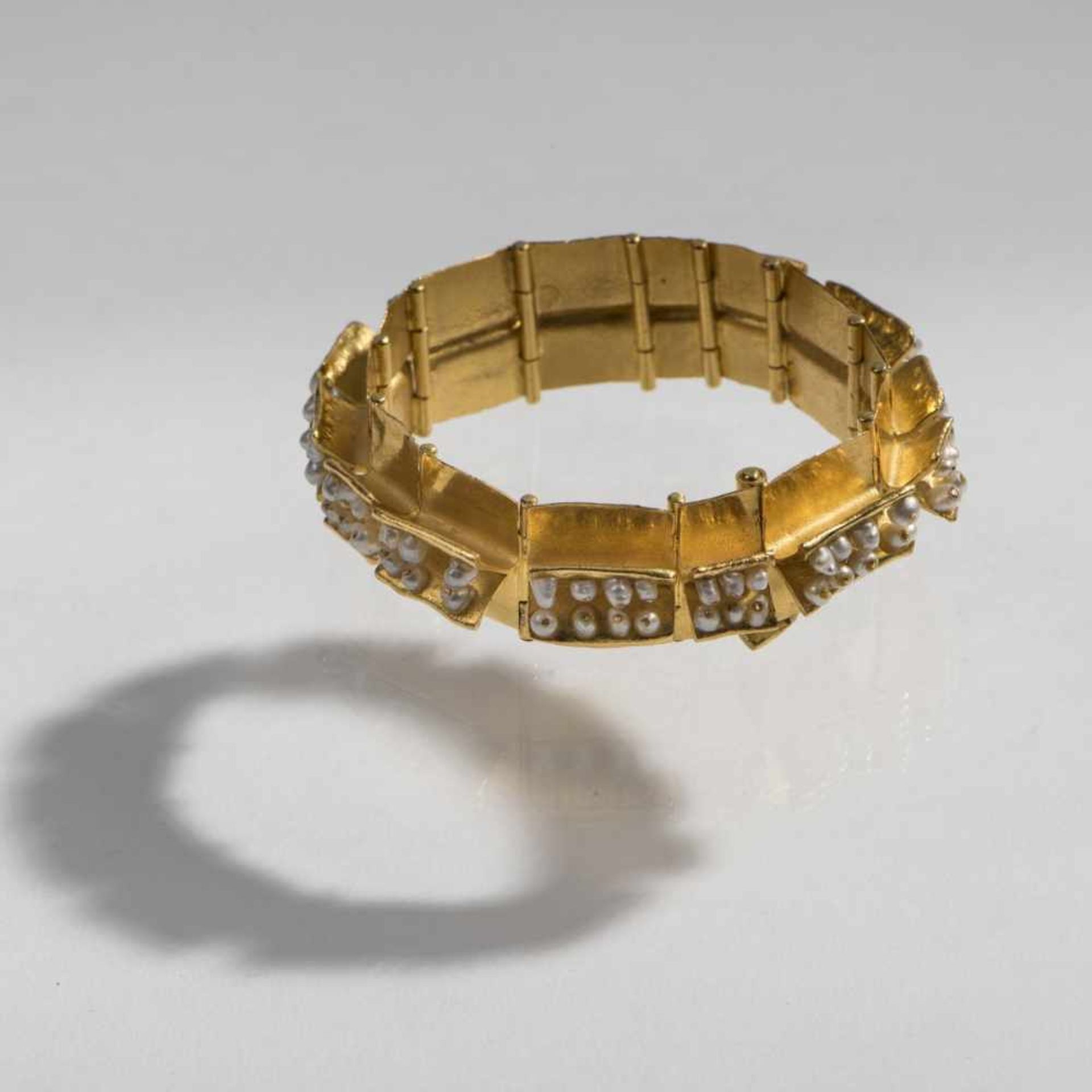 Klaus Ullrich, Bracelet, 1960sBracelet, 1960s21.6ct yellow gold, pearls. 78 grams. L. 17.7 cm. - Bild 3 aus 8