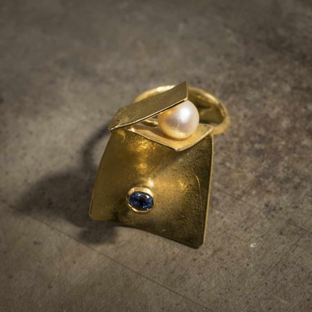 Karl-Heinz Reister, Ring, 1969Ring, 1969Gold, sapphire, pearl. 16 grams. Inner circumference 57 - Image 4 of 4