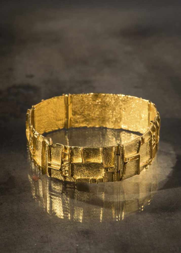 Klaus Ullrich, Bracelet, 1960s Bracelet, 1960s 21.6ct yellow gold. 53 grams. L. 17.5 cm.Signed: 900, - Image 4 of 6