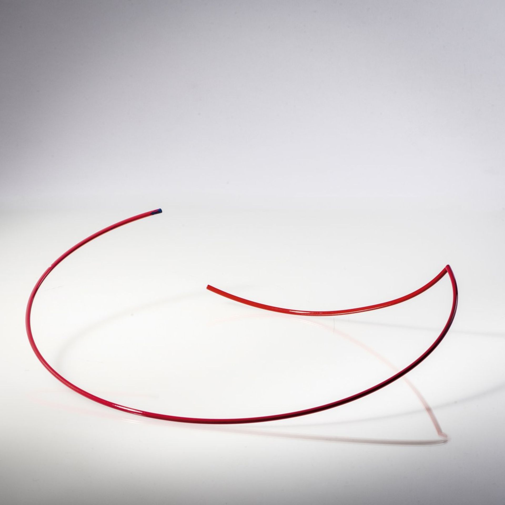 Herman Hermsen, Necklace, 1982Necklace, 1982Wire, painted red. 44 grams. Ø 26 cm. Unsigned.From