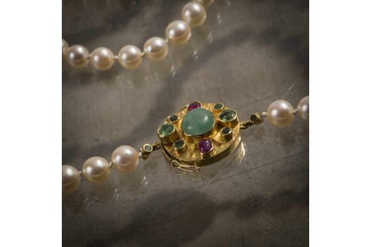 Hermann Jünger, Clasp with pearl necklace, 1968Clasp with pearl necklace, 1968Yellow gold, rubies, - Bild 2 aus 2