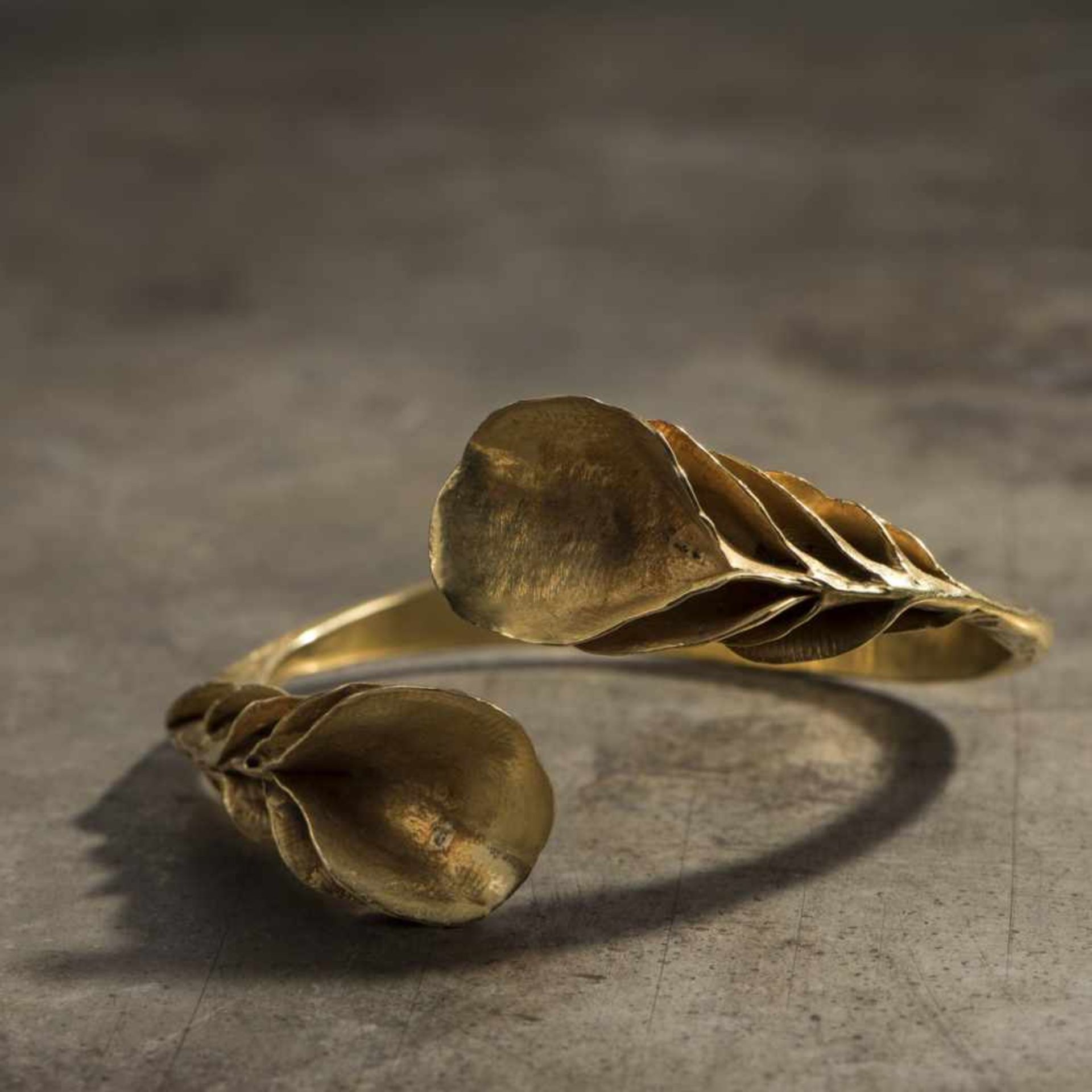 Peter Hassenpflug, Bangle, around 1968Bangle, around 196818ct yellow gold. 81 grams. D. 6-7 cm.