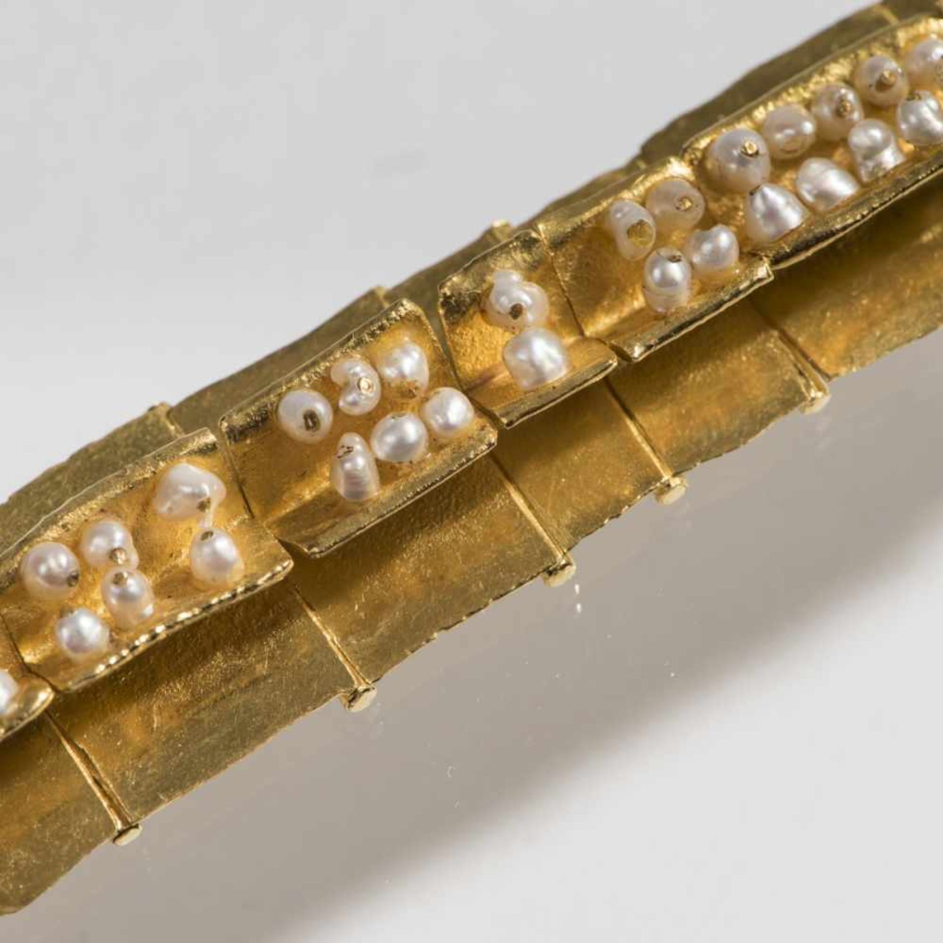 Klaus Ullrich, Bracelet, 1960sBracelet, 1960s21.6ct yellow gold, pearls. 78 grams. L. 17.7 cm. - Bild 2 aus 8