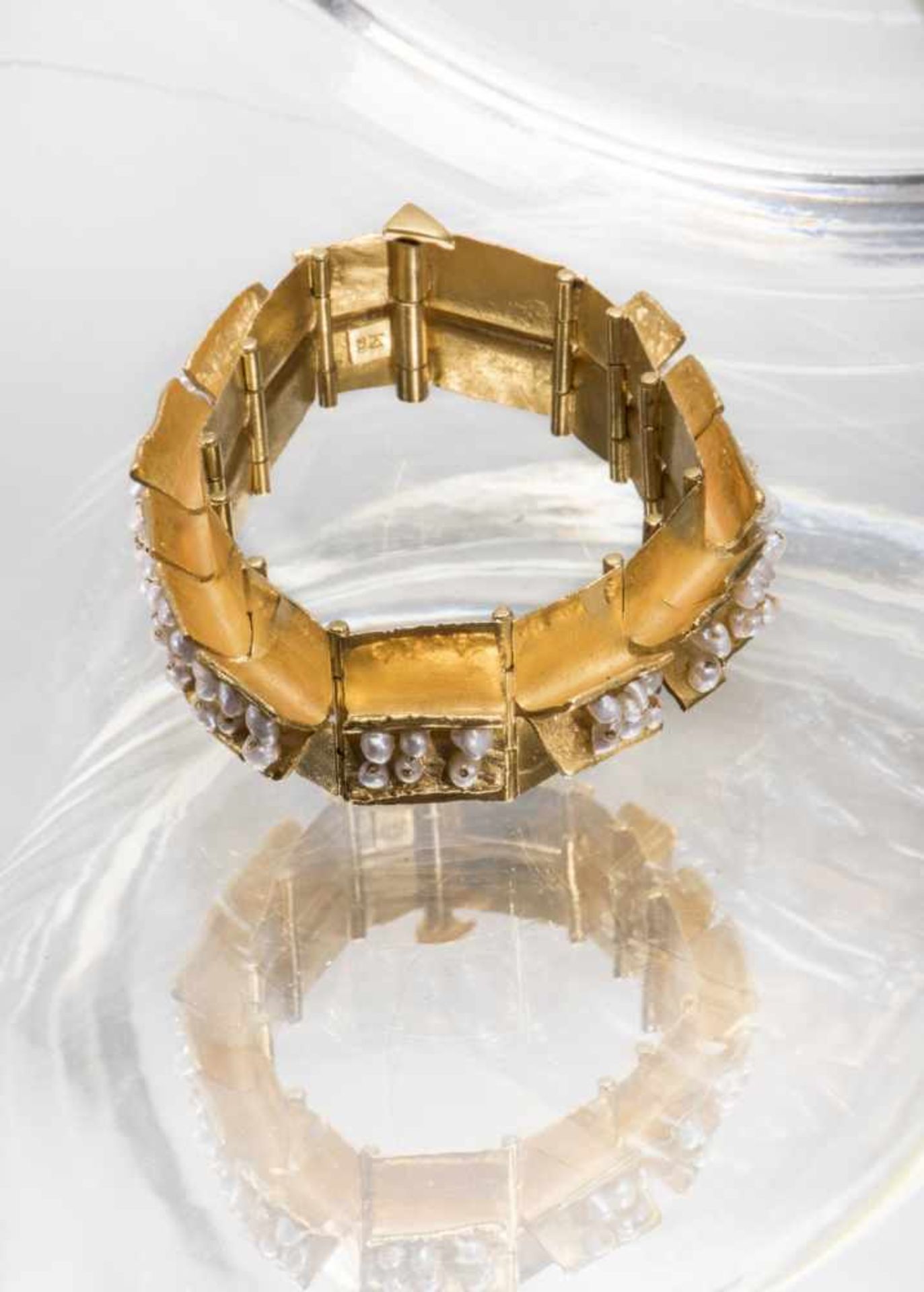 Klaus Ullrich, Bracelet, 1960sBracelet, 1960s21.6ct yellow gold, pearls. 78 grams. L. 17.7 cm. - Bild 4 aus 8