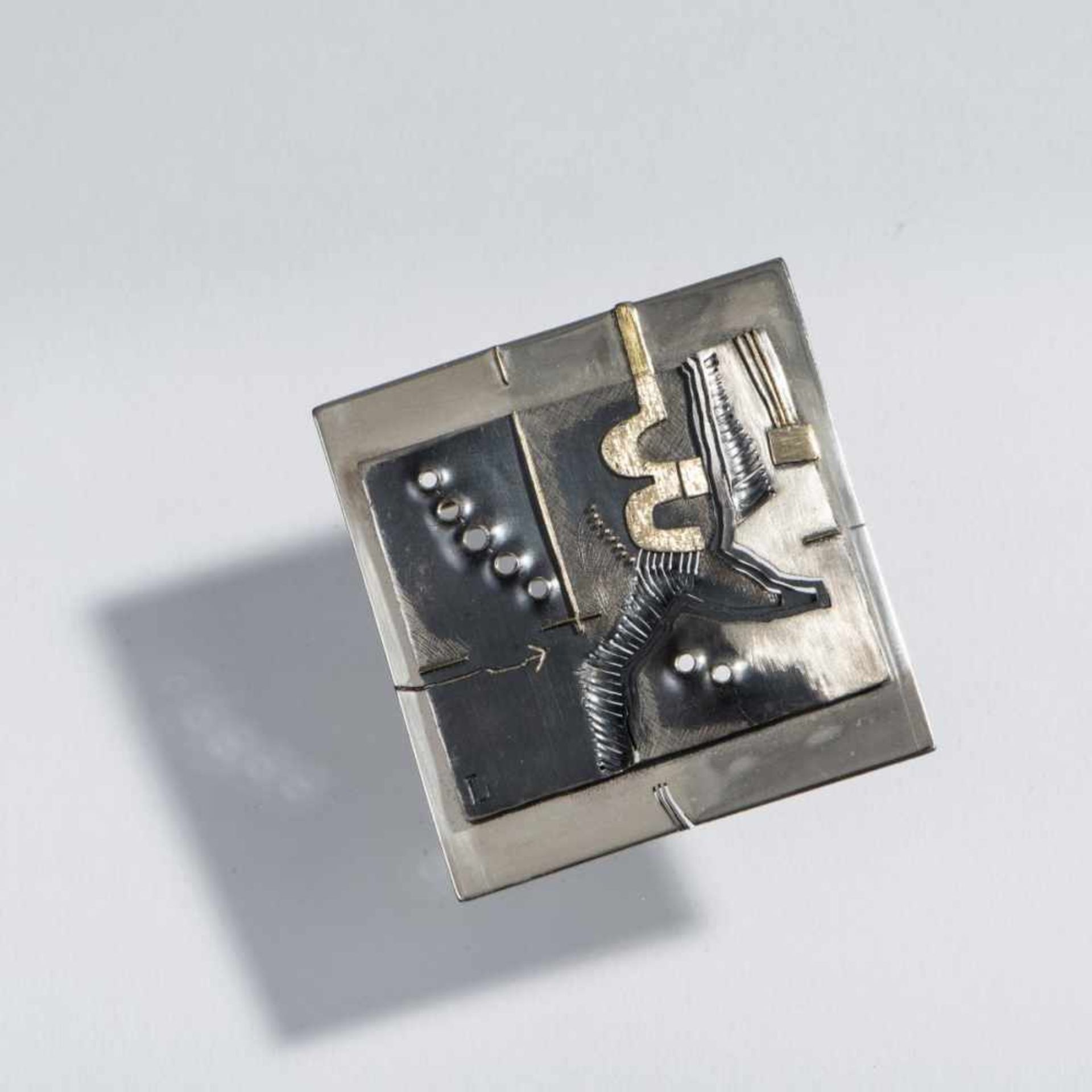 Jens-Rüdiger Lorenzen, Brooch, c. 1972Brooch, c. 1972Silver, blackened, gold, steel. 31 grams. 5.8 x - Bild 2 aus 4