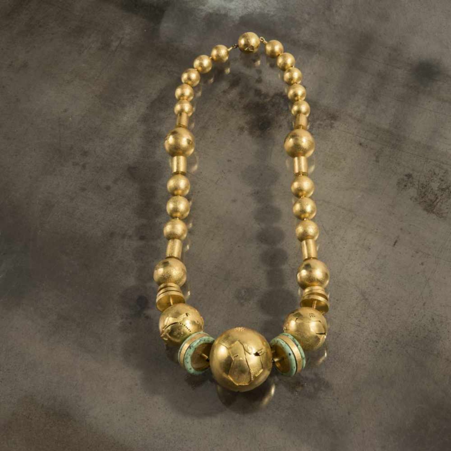 Othmar Zschaler, Necklace, 1970Necklace, 197018ct yellow gold, grossular. 210 grams. L. 27 cm. - Bild 2 aus 3