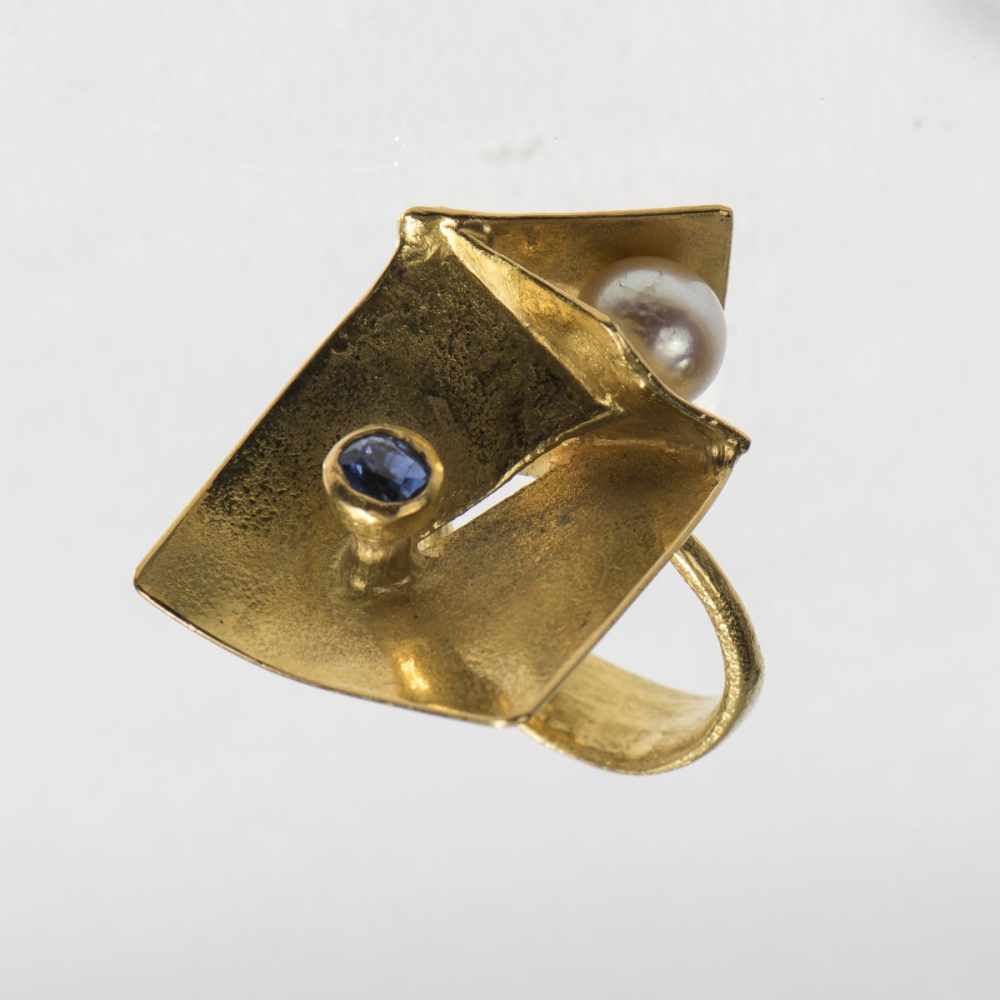 Karl-Heinz Reister, Ring, 1969Ring, 1969Gold, sapphire, pearl. 16 grams. Inner circumference 57 - Image 3 of 4