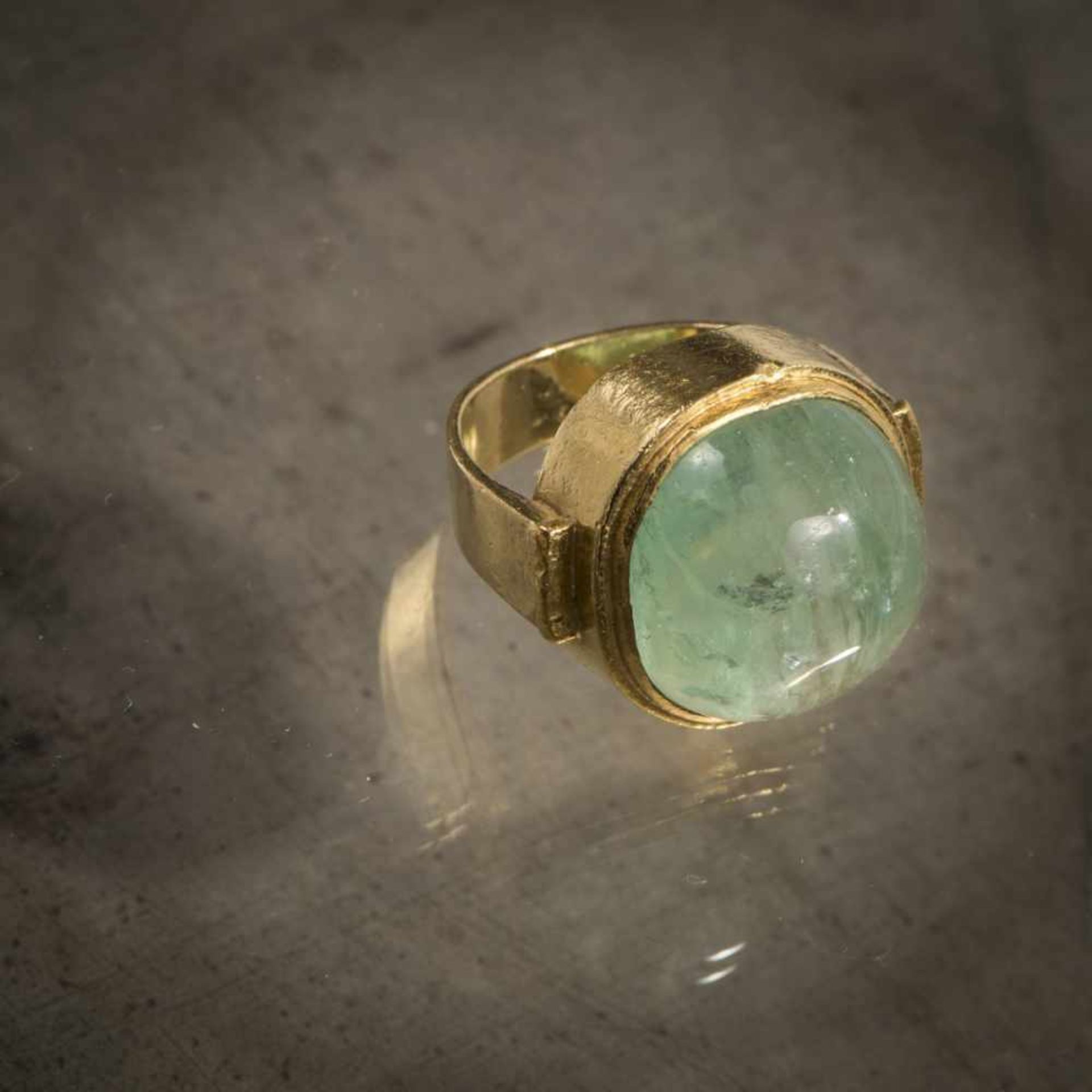 Hermann Jünger, Ring and necklace, 1970sRing and necklace, 1970sYellow gold, chrysoprase, - Bild 3 aus 4