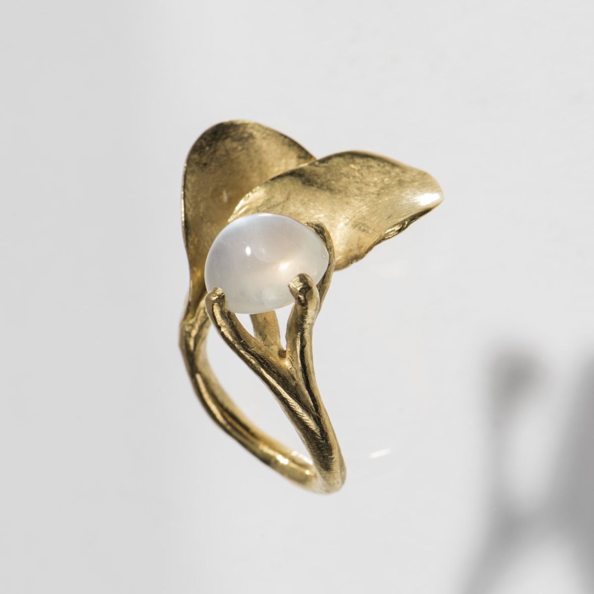 Peter Hassenpflug, Ring, c. 1968Ring, c. 196818ct yellow gold, moonstone. 23 grams. Inner - Bild 2 aus 5