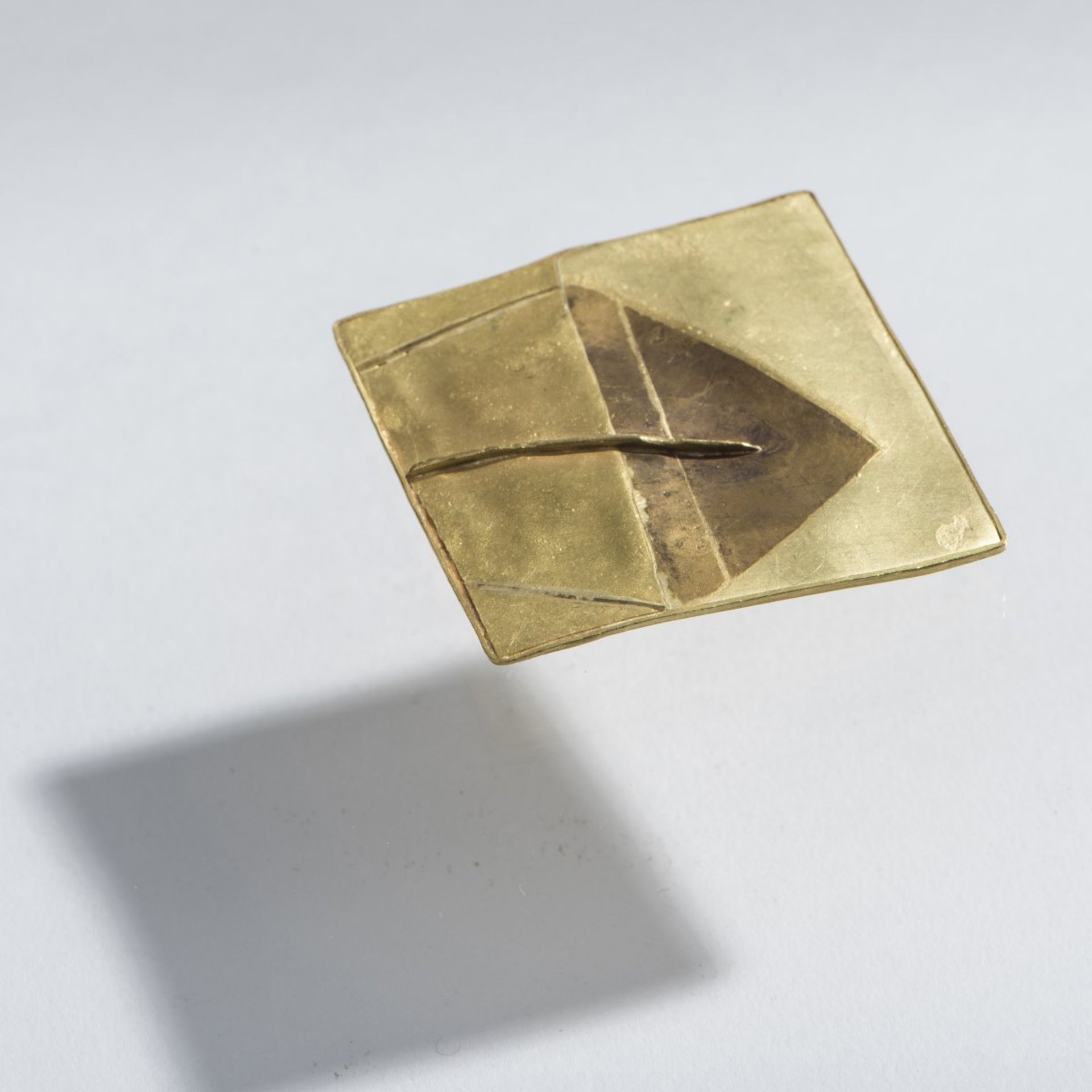 Miriam Sharlin, Brooch, 1978Brooch, 1978Gold, Silver. 21 grams. 4.5 x 4.5 cm. Signed: Sharlin 78 ( - Bild 2 aus 3