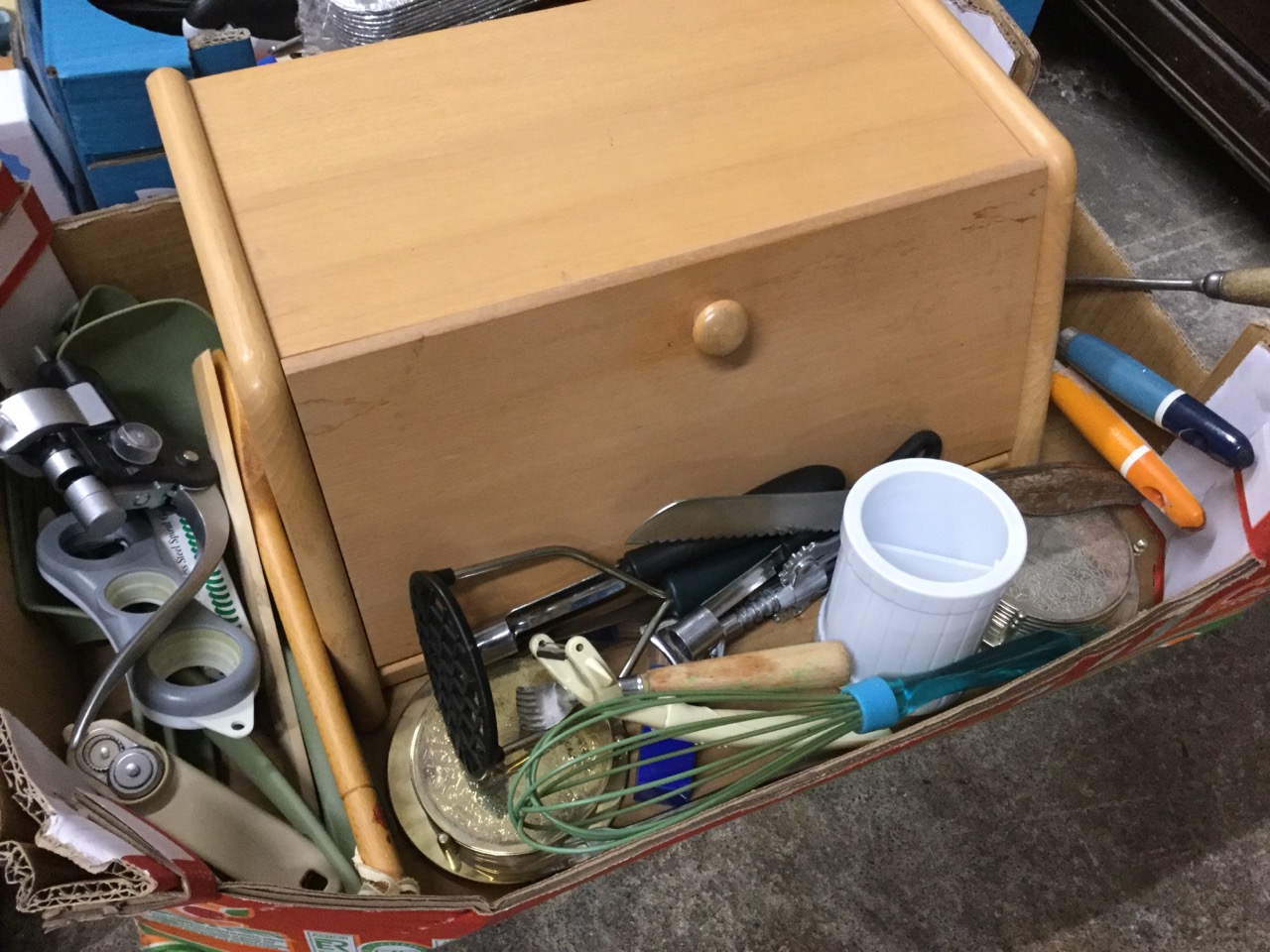 Miscellaneous cutlery, kitchen utensils, a bread bin, bottle openers, carving knives, trays, - Image 3 of 3