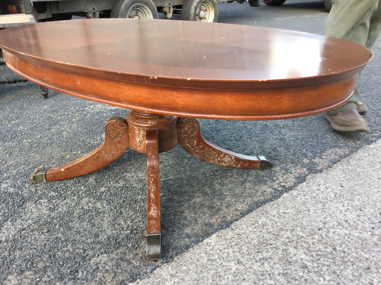 An oval mahogany coffee table, the crossbanded quarter veneered top on bulbous turned column, raised - Image 3 of 3