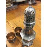 An octagonal hallmarked silver sugar sifter with pierced cover and turned finial - Sheffield, Walker