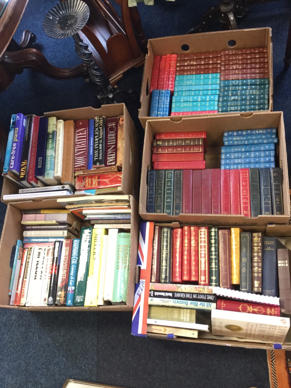 A quantity of books including classics, Readers Digest, fiction, gardening, poetry, antiques, self-