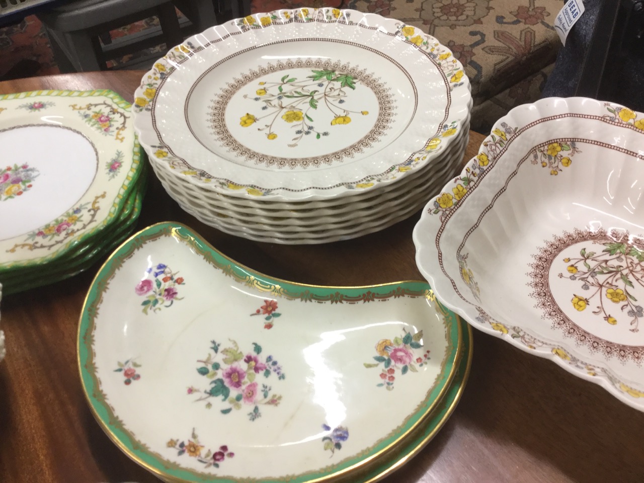 A Spode dessert set decorated in the buttercup pattern with basketweave moulded plates and serving - Image 2 of 3