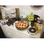 Miscellaneous ceramics and glass including a boxed Pyrex food warmer, a set of 'country' decorated