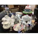 Miscellaneous ceramics & glass including a blue & white Meakin part dinner set, a boxed set of