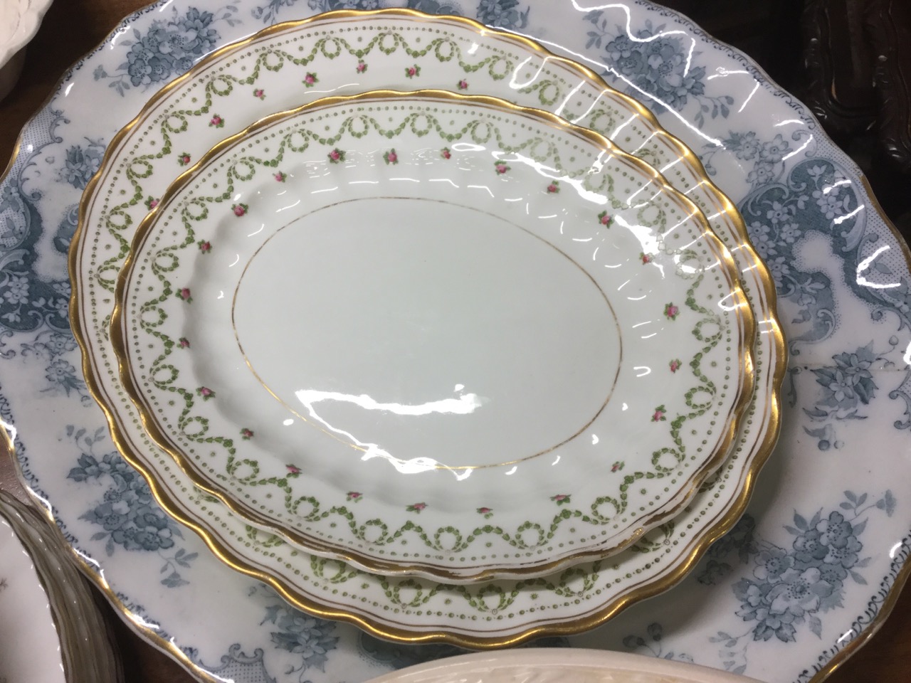 A Spode dessert set decorated in the buttercup pattern with basketweave moulded plates and serving - Image 3 of 3