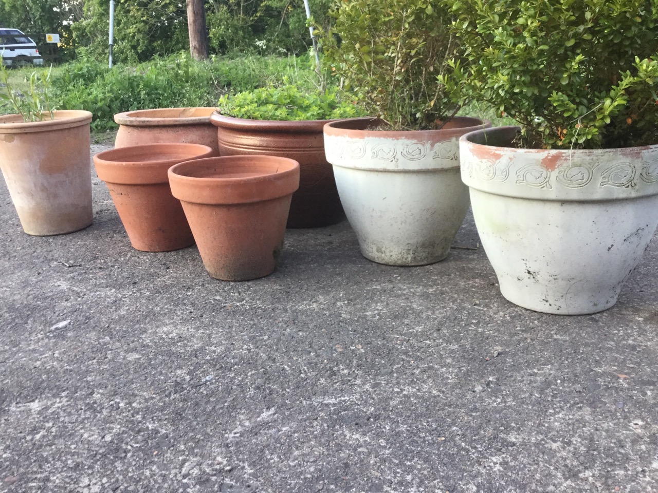 Seven miscellaneous garden pots - salt glazed, two pairs, terracotta, etc. (7) - Image 3 of 3