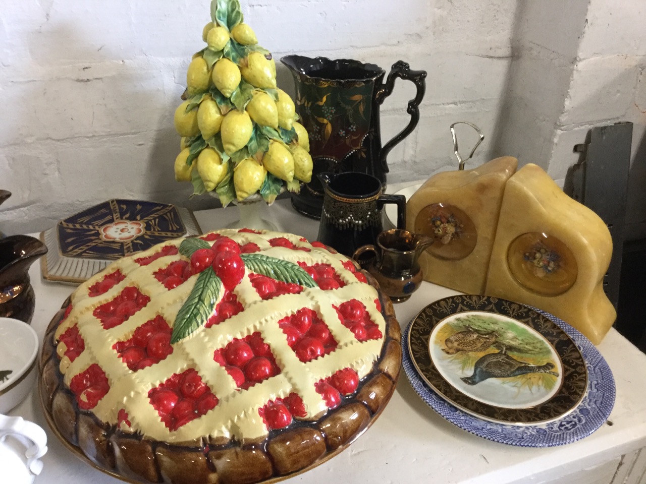 Miscellaneous ceramics and glass including a boxed Pyrex food warmer, a set of 'country' decorated - Image 3 of 3