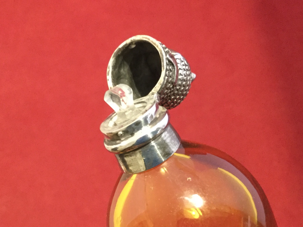 A Victorian style amber glass perfume bottle & stopper, the tapering vessel with silver hinged lid - Image 3 of 3