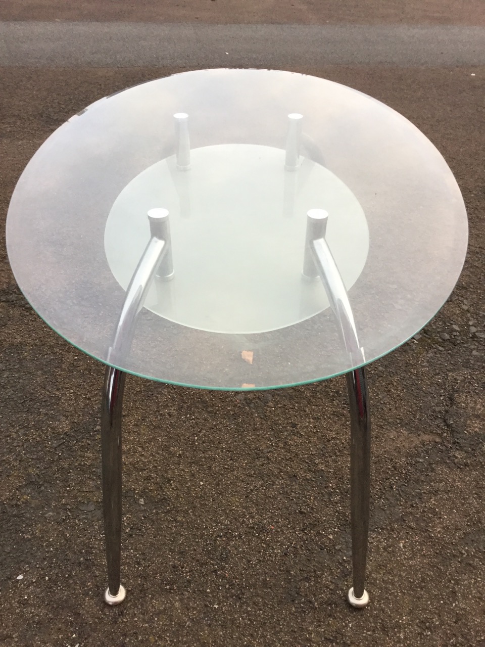 A contemporary oval plate glass dining table, the bevelled top with etched glass undershelf raised - Image 2 of 3