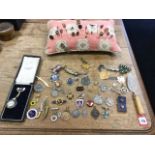 Miscellaneous silver medals, coins, a miniature trowel, brooches, enamel, a cased Tivoli nurses