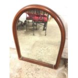 A contemporary mirror in arched moulded frame. (19.5in x 27in plate)