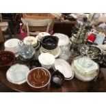 Miscellaneous kitchenware, ceramics & glass including Pyrex bowls, casserole dishes, plates, dessert