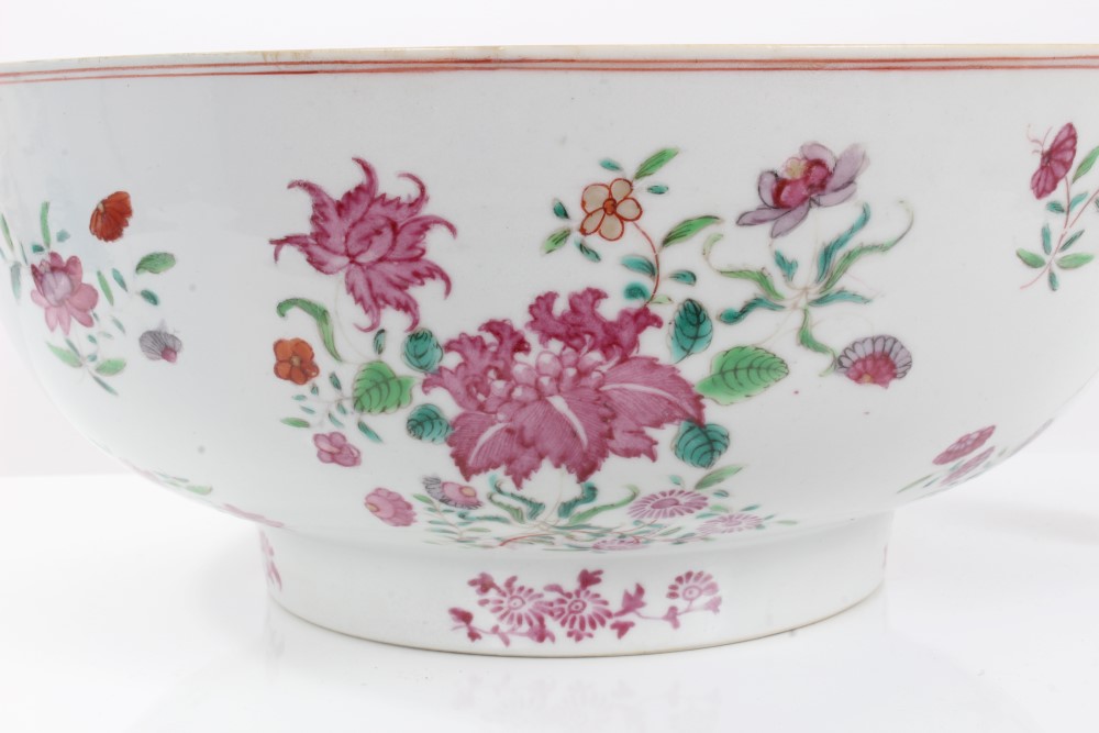 Mid-18th century Chinese export famille rose punch bowl with polychrome floral sprays and scaled - Image 3 of 6
