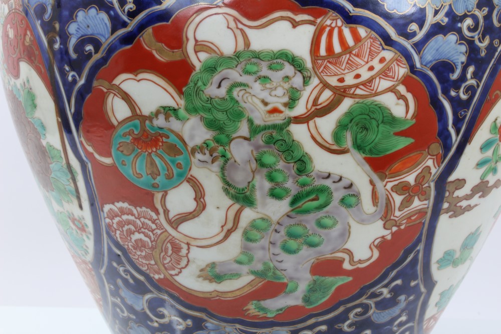 Late 19th century Japanese Imari baluster vase and cover with polychrome enamel bird and shi shi - Image 4 of 11