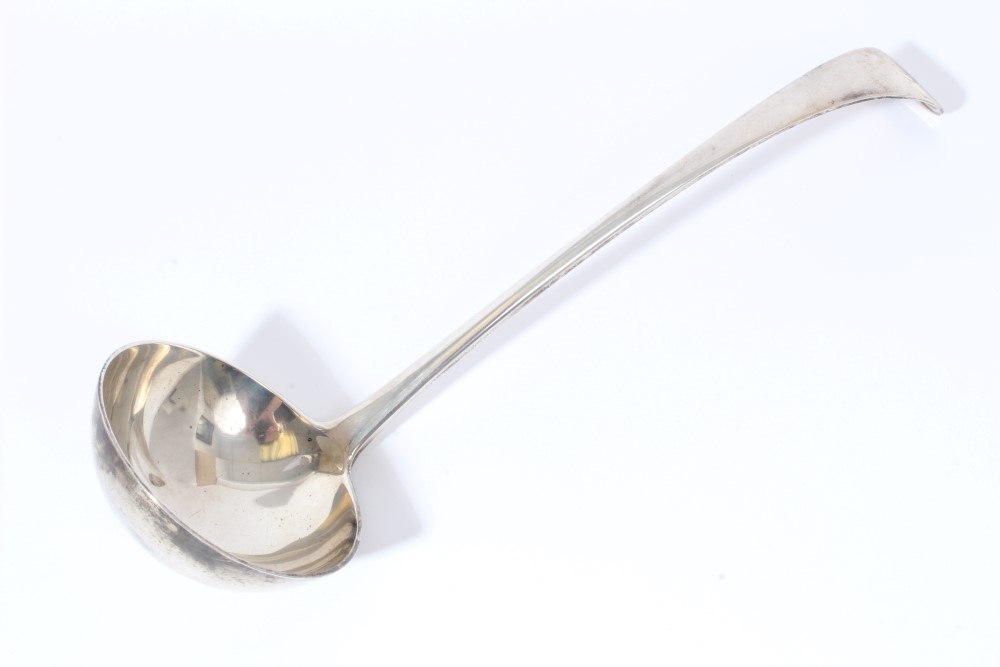 Fine quality George V silver Old English pattern soup ladle with engraved initial 'B' (London 1913),