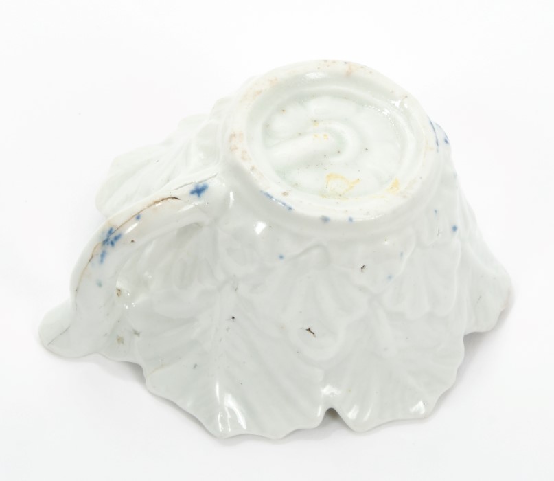 18th century Worcester blue and white leaf-moulded butterboat with floral decoration and stalk - Image 3 of 3