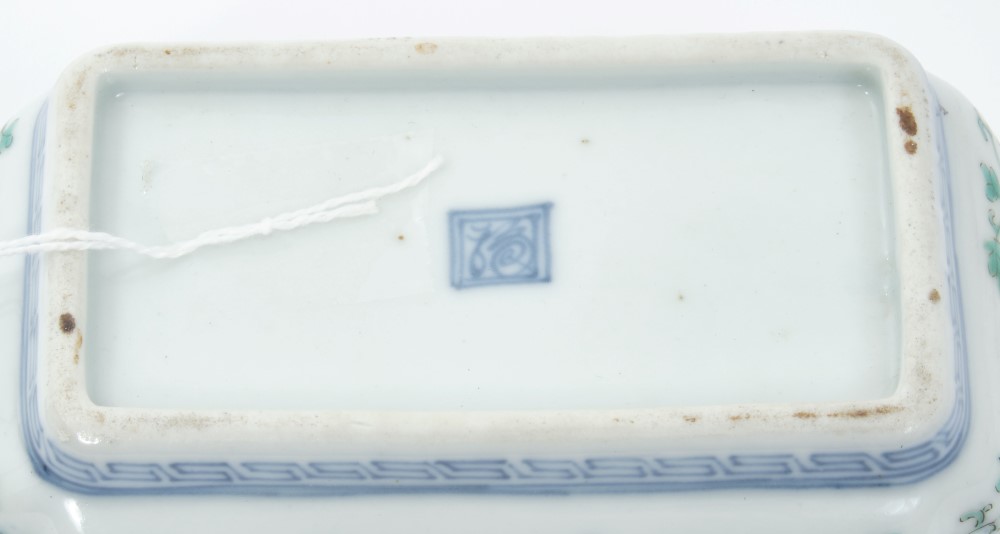 18th century Chinese famille verte rectangular dish with Kakiemon-style hoho bird, - Image 3 of 3