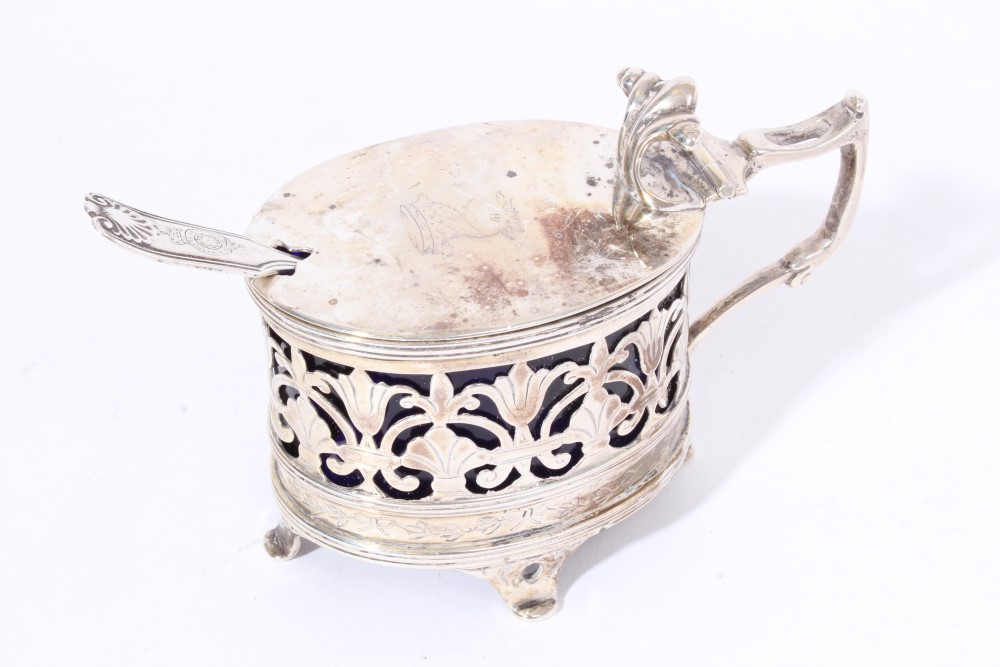 Edwardian silver mustard pot of oval form, with pierced decoration,