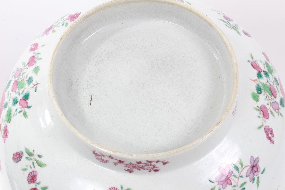 Mid-18th century Chinese export famille rose punch bowl with polychrome floral sprays and scaled - Image 6 of 6