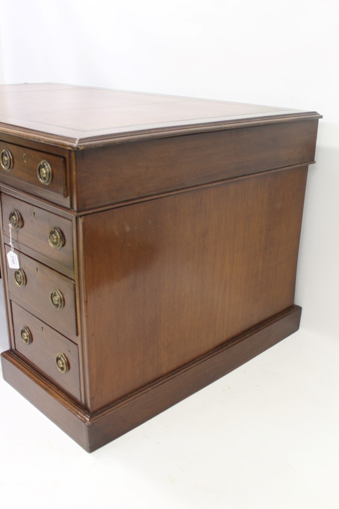 Late 19th / early 20th century mahogany pedestal desk with tooled red leather inset top and nine - Image 4 of 4