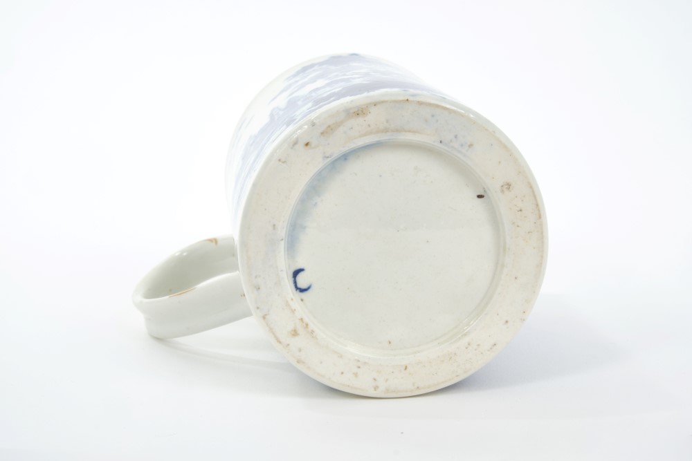 18th century Worcester blue and white mug with printed European landscape group pattern decoration, - Image 3 of 3