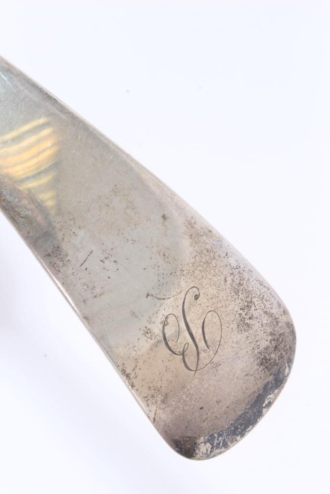 Fine quality George V silver Old English pattern soup ladle with engraved initial 'B' (London 1913), - Image 2 of 3