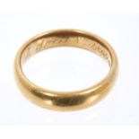 Victorian 22ct gold wedding ring with inscription dated April 8th 1869 (London 1867) size