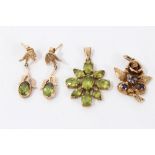 Gold (9ct) flower-head pendant set with peridots,