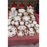 Royal Albert Old Country Roses tea and dinner service (92 pieces) CONDITION REPORT