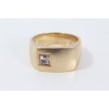 Gentlemen's gold (9ct) ring set with a brilliant cut diamond, estimated to weigh approximately 0.