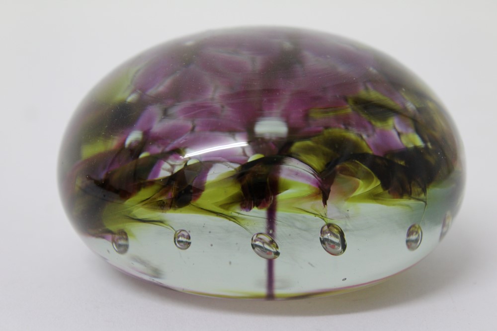 Good quality Isle of Wight glass paperweight designed by Michael Harris, - Image 2 of 2