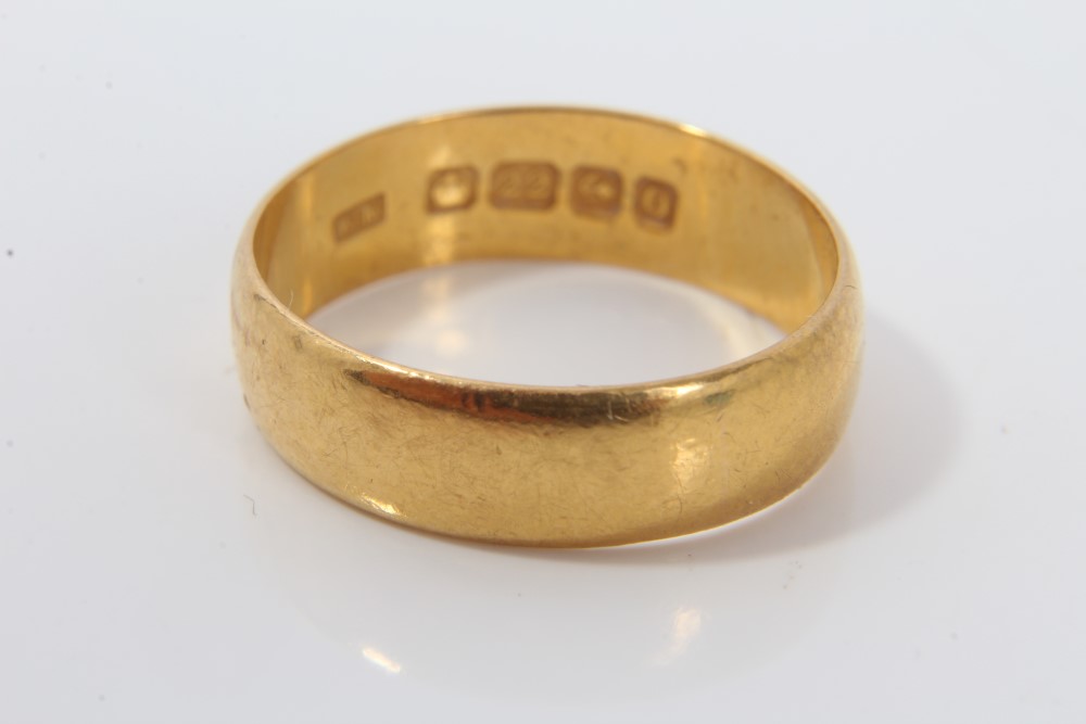 Gold (22ct) wedding ring, size M
