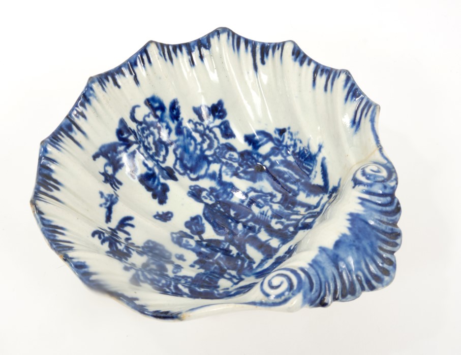 Large 18th century Pennington Liverpool blue and white shell-shaped pickle dish