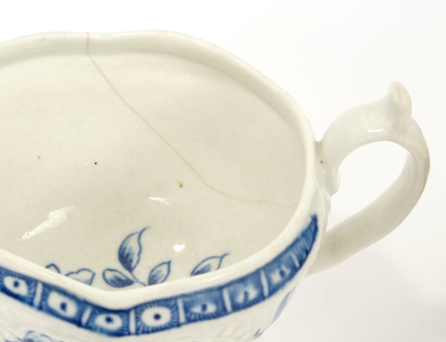 18th century Worcester blue and white cabbage leaf moulded jug - Image 6 of 7